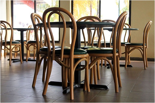 прочные металлические стулья для кафе